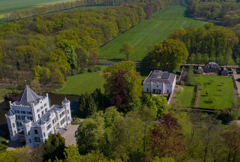 Luchtfoto van Landgoed Sandenburg in Langbroek