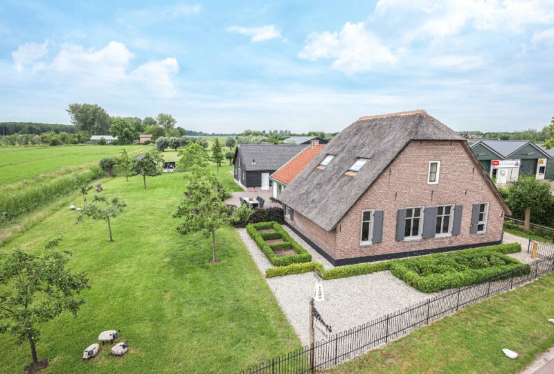 Luchtfoto van Jans bed en breakfast in Langbroek