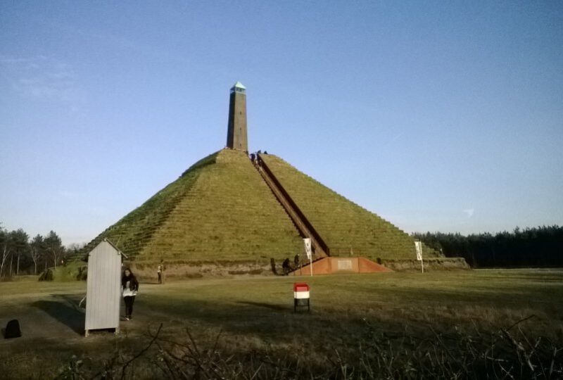 Wandelen in de buurt van Langbroek bij Pyramide van Austerlitz- Nationaal Park Utrechtse Heuvelrug